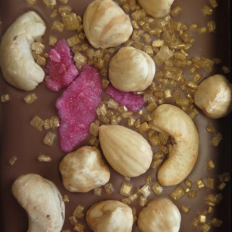 SEVERKA Exclusive Mliečna čokoláda - kešu, liskovce, ruža a zlato